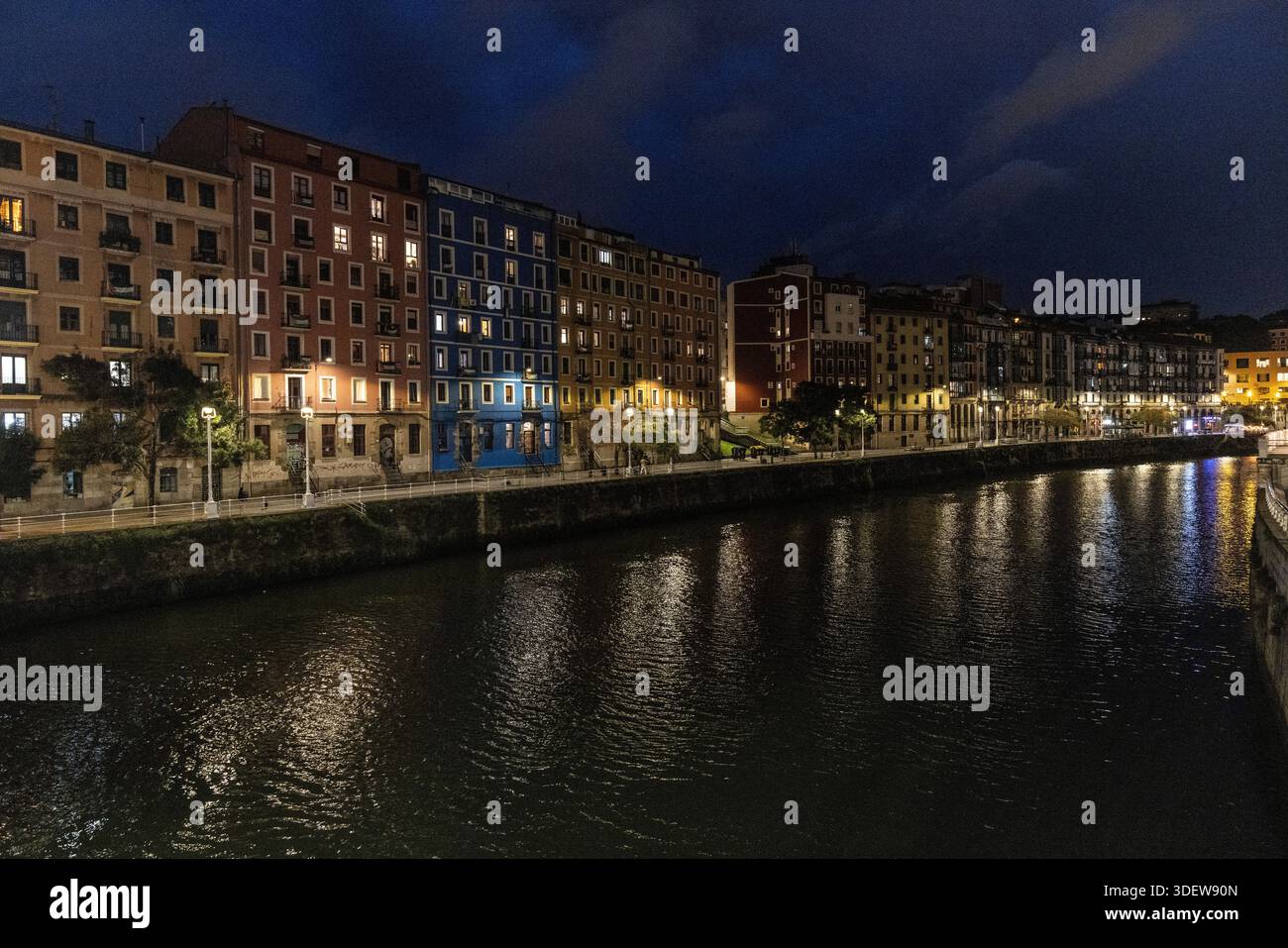 Bilbao, Altstadt, Abenddämmerung, Fluss Nervion Stockfoto