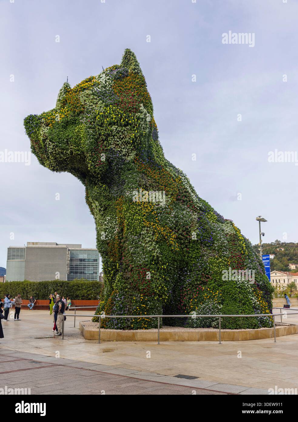 Bilbao, Guggenheim Museum, Hundeskulptur „Welpe“ von Jeff Koons Stockfoto