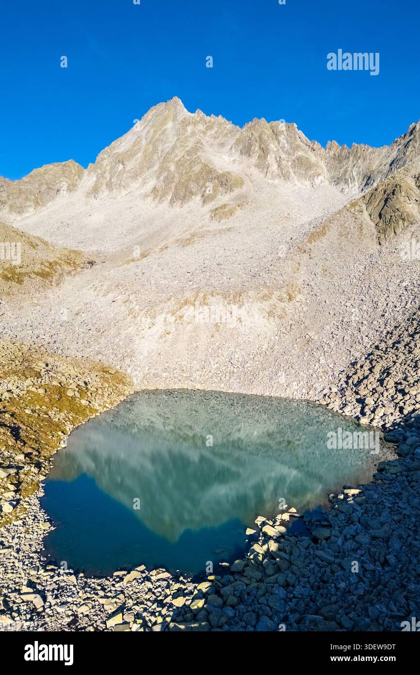 Blick auf den Lago Bianco nera Franco Tonolini im wunderschönen Val Miller. Sonico, Val Camonica, Bezirk Brescia, Lombardei, Italien. Stockfoto