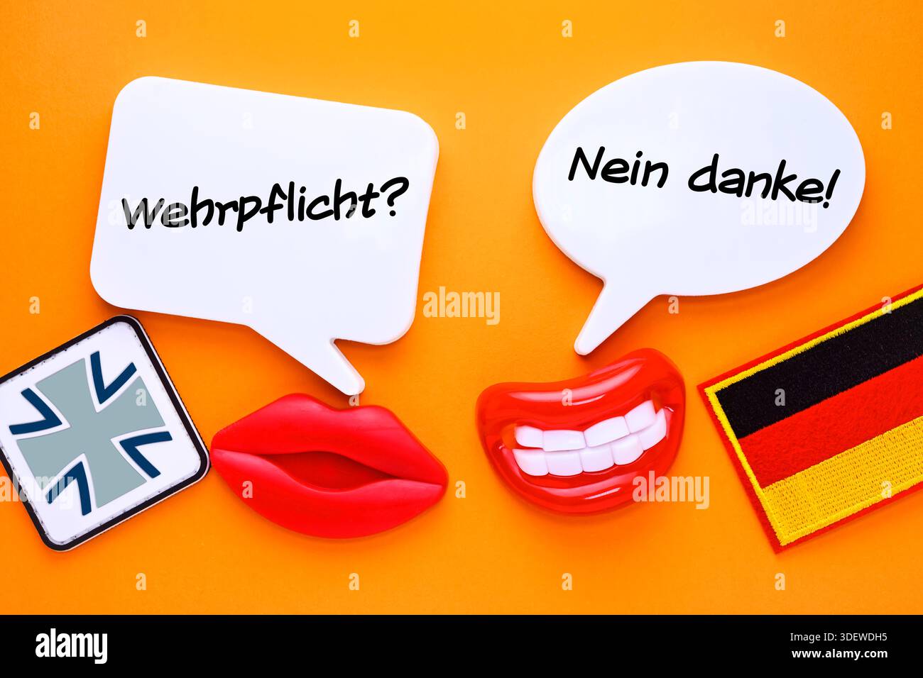 Mund mit Sprechblasen und den Worten Wehrpflicht und kein Dank, Fotomontage Stockfoto
