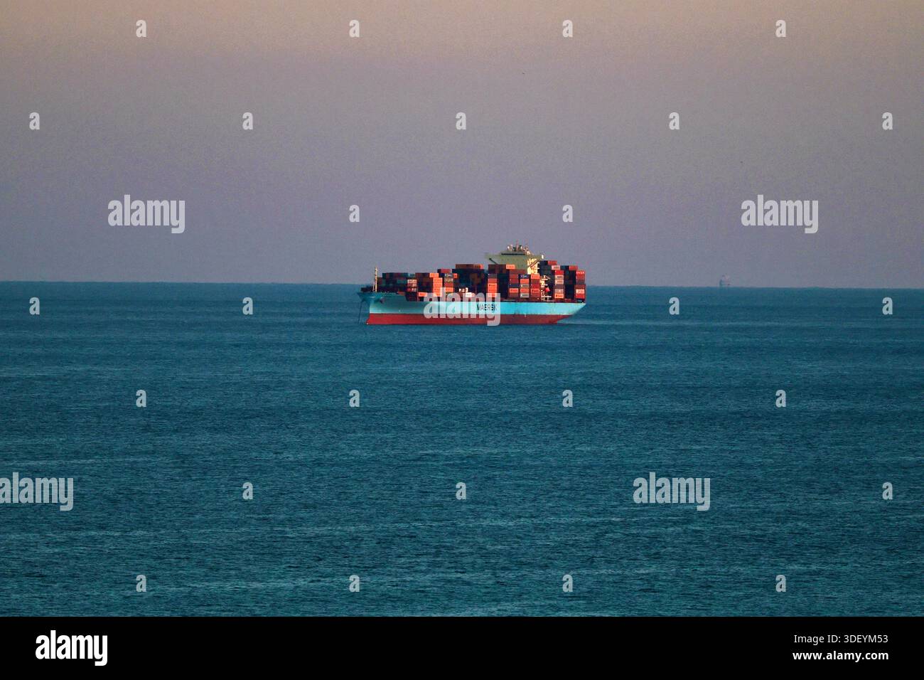 Maersk Containerschiff bei Anchor vor Miami Florida Stockfoto