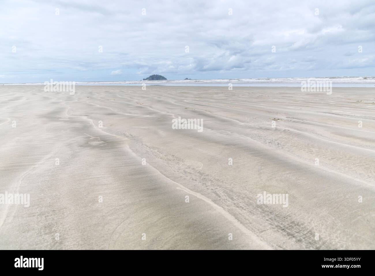Windgepeitschter Strand, Guarau, Brasilien Stockfoto
