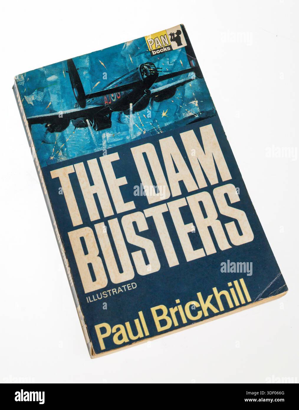 The Dam Busters von Paul Brickhill, eine klassische Geschichte des Zweiten Weltkriegs über ein wahres Ereignis, Taschenbuch erstmals 1951 veröffentlicht; diese Ausgabe 22. Printin Stockfoto