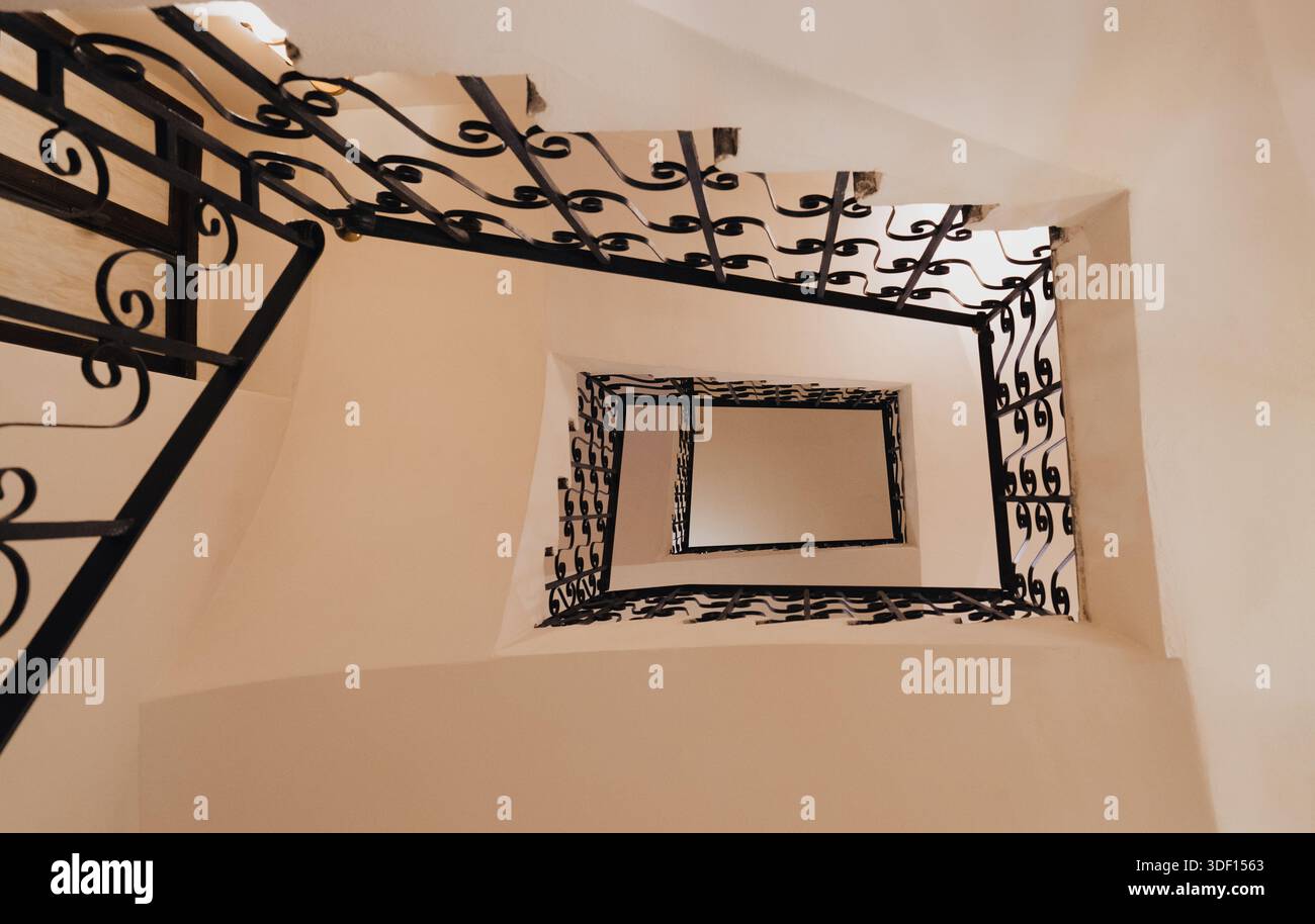 Blick nach oben auf die Treppe Stockfoto