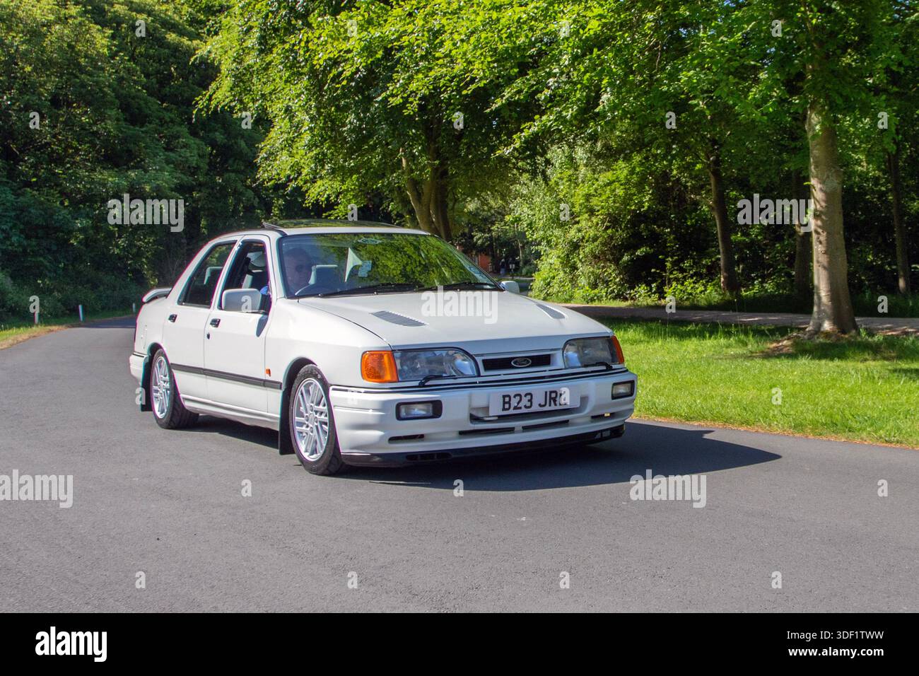 1989 80er Jahre White Ford Sierra RS Cosworth Limousine Benzin 1993 ccm; Concept Cars, Oldtimer und Performance Cars auf der Lytham Hall Car Show.UK Stockfoto