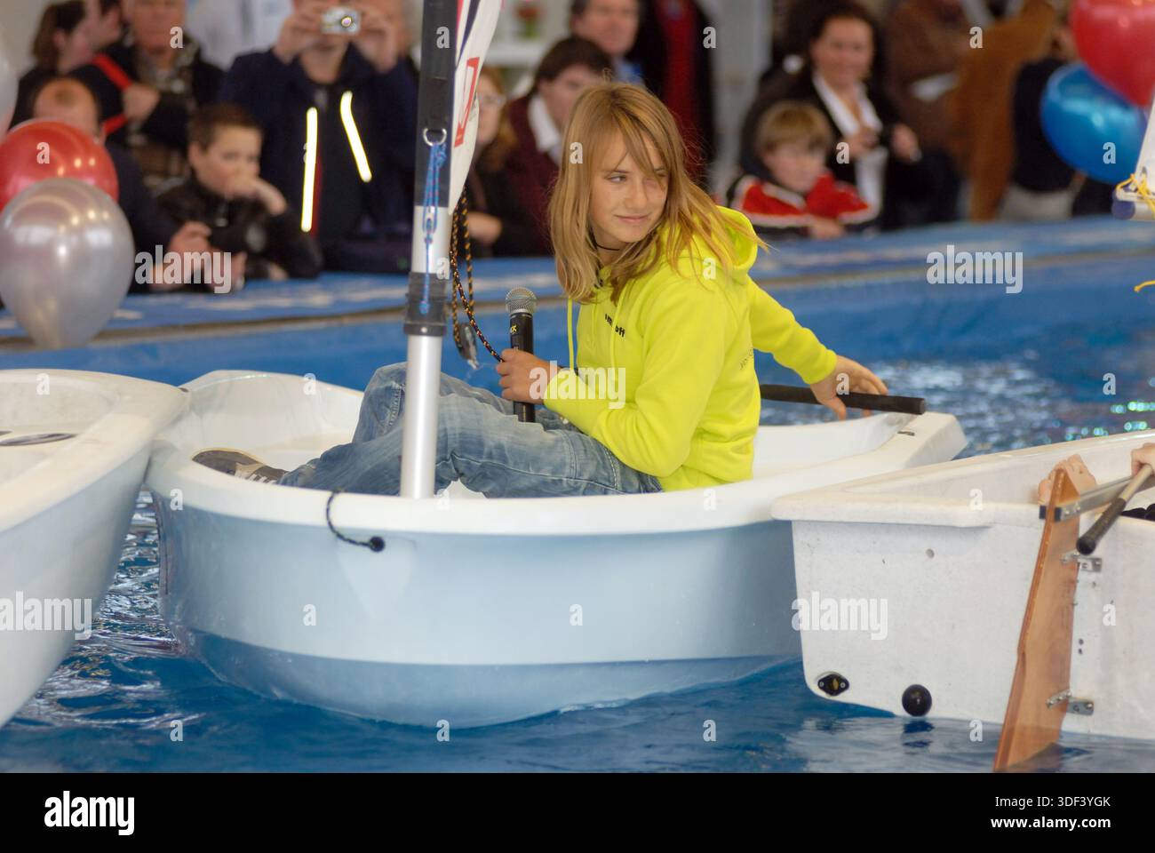 1-3-2011 Amsterdam Boat Show Hiswa. Laura Dekker gibt Segeltipps in einer Pause von ihrem Versuch, die jüngste Person zu sein, die alleine um die Welt segelt Stockfoto