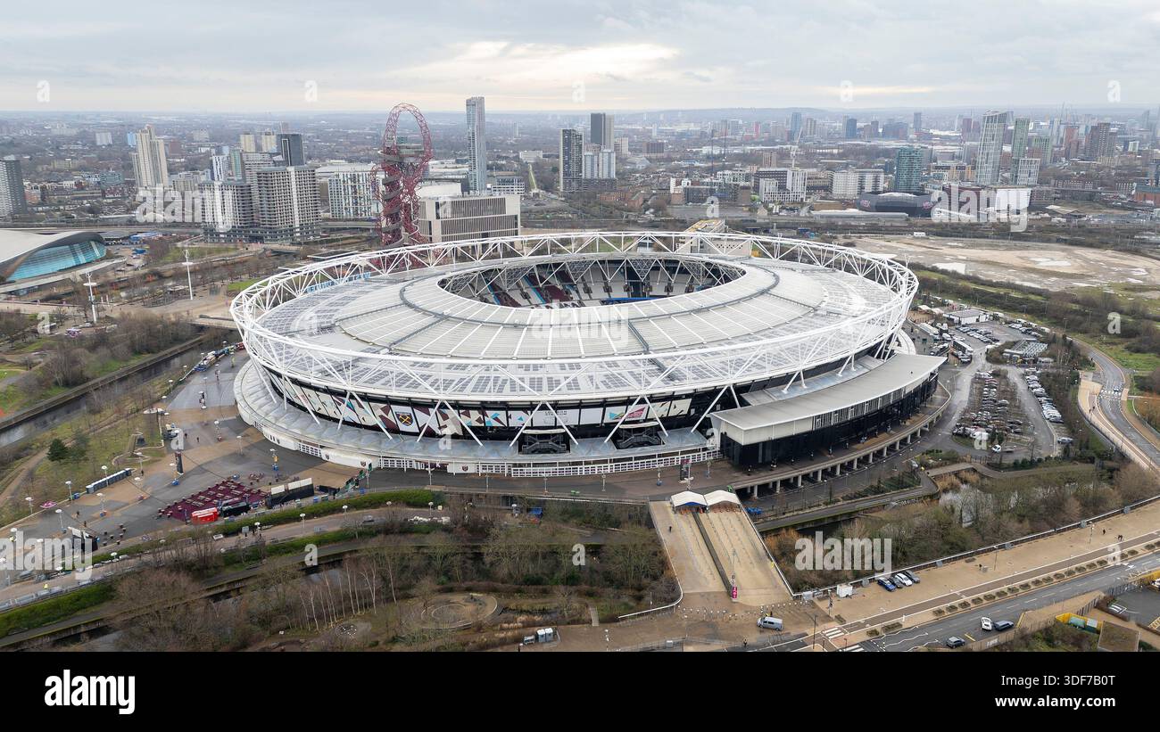 London, England am 11. Januar 2026. London, Großbritannien. Januar 2026. Allgemeine Luftaufnahme vor dem London Stadium vor dem Spiel der West Ham United gegen Queens Park Rangers Emirates FA Cup 3. Runde im London Stadium, London, England am 11. Januar 2026 Credit: Ian Stephen/Every Second Media Credit: Every Second Media/Alamy Live News Stockfoto