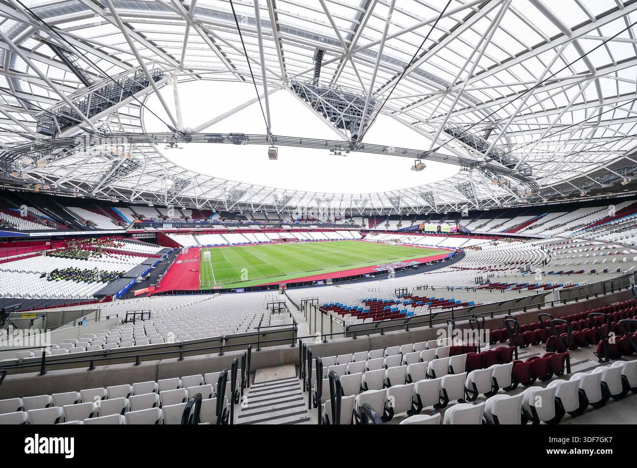 London, England am 11. Januar 2026. London, Großbritannien. Januar 2026. Allgemeiner Blick auf das Stadion im London Stadium vor dem Spiel der West Ham United gegen Queens Park Rangers Emirates FA Cup 3. Runde im London Stadium, London, England am 11. Januar 2026 Credit: Ian Stephen/Every Second Media Credit: Every Second Media/Alamy Live News Stockfoto