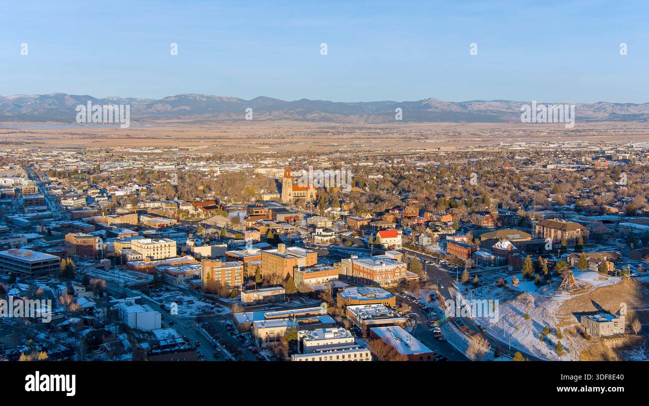 Drohnenaufnahme von Helena, Montana im Dezember Stockfoto
