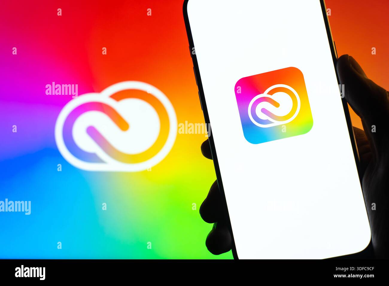 Das Adobe Creative Cloud-Logo wird am 06. Januar 2026 in Bangalore, Indien, auf dem Bildschirm eines Smartphones angezeigt Stockfoto