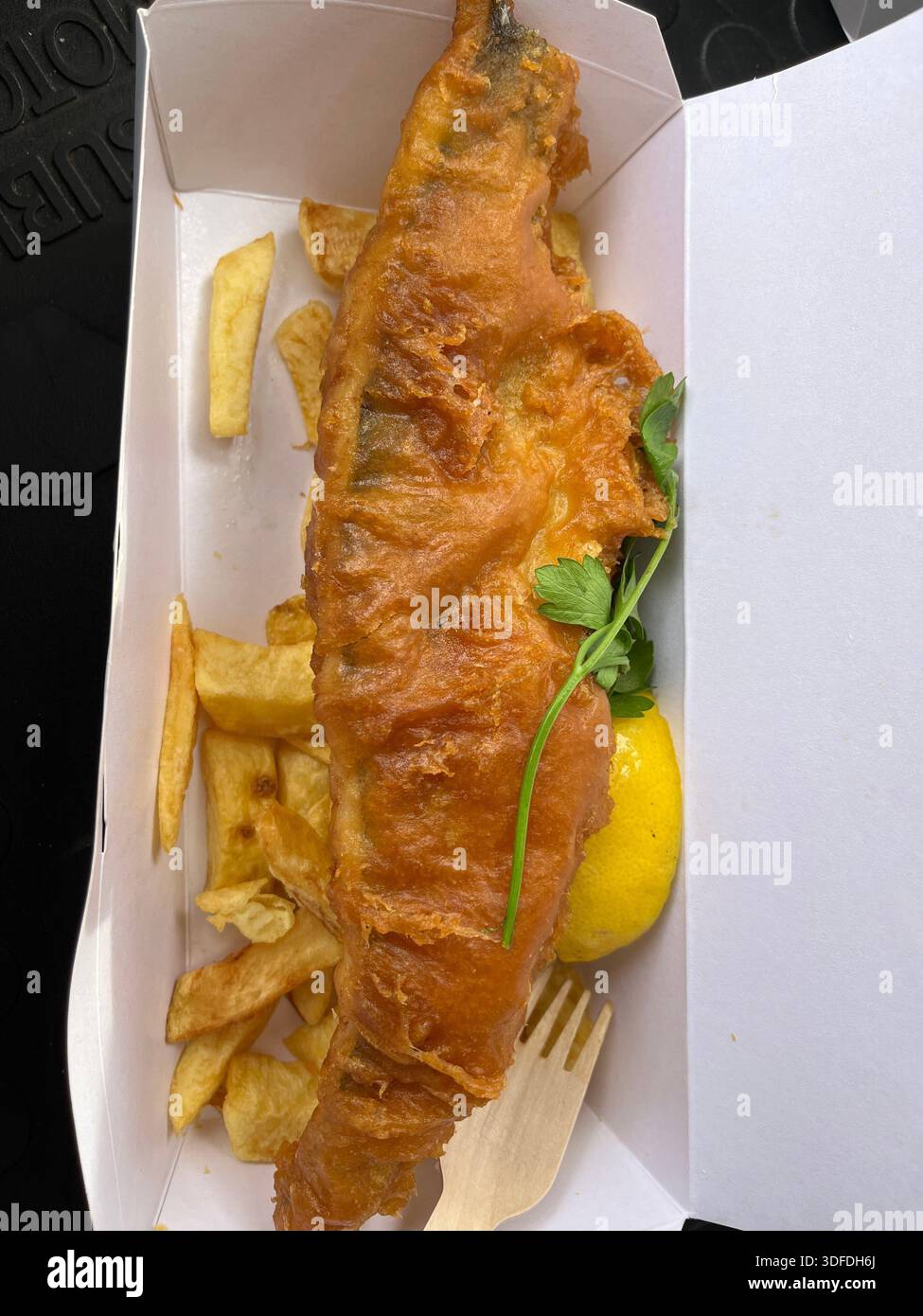 Nahaufnahme von Fish 'n' Chips - Smartphone-aufgenommenes Stockfoto