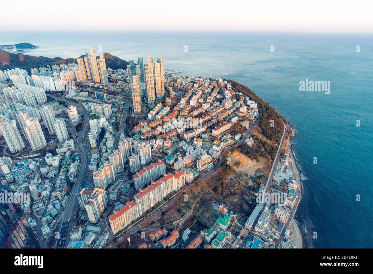 Busan Küstenstadtlandschaft von oben Stockfoto