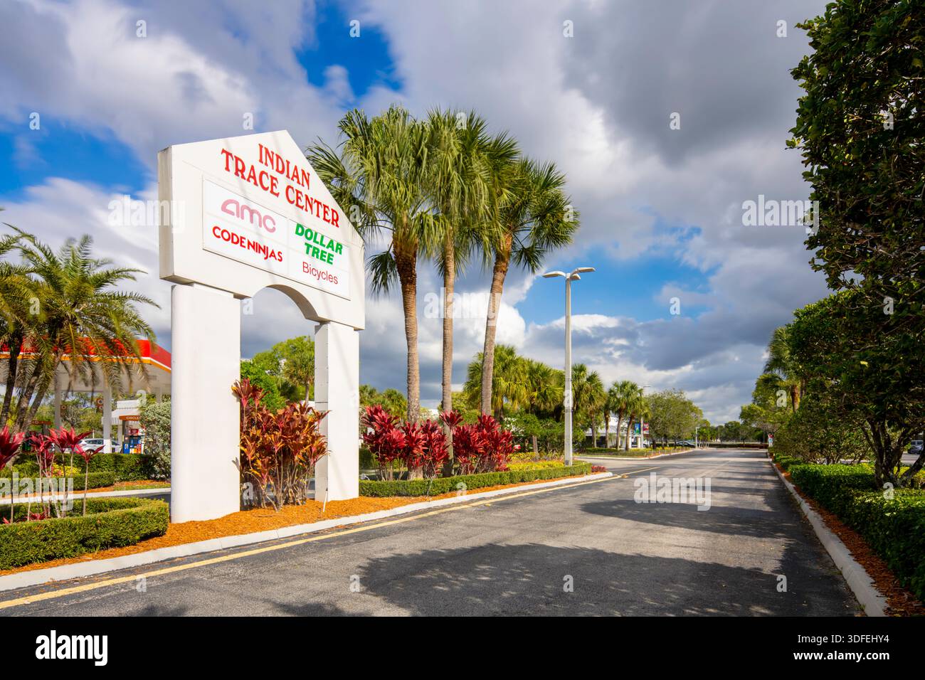 Sunrise, FL, USA - 6. Januar 2026: Indian Trace Center a Shopping plaza Stockfoto