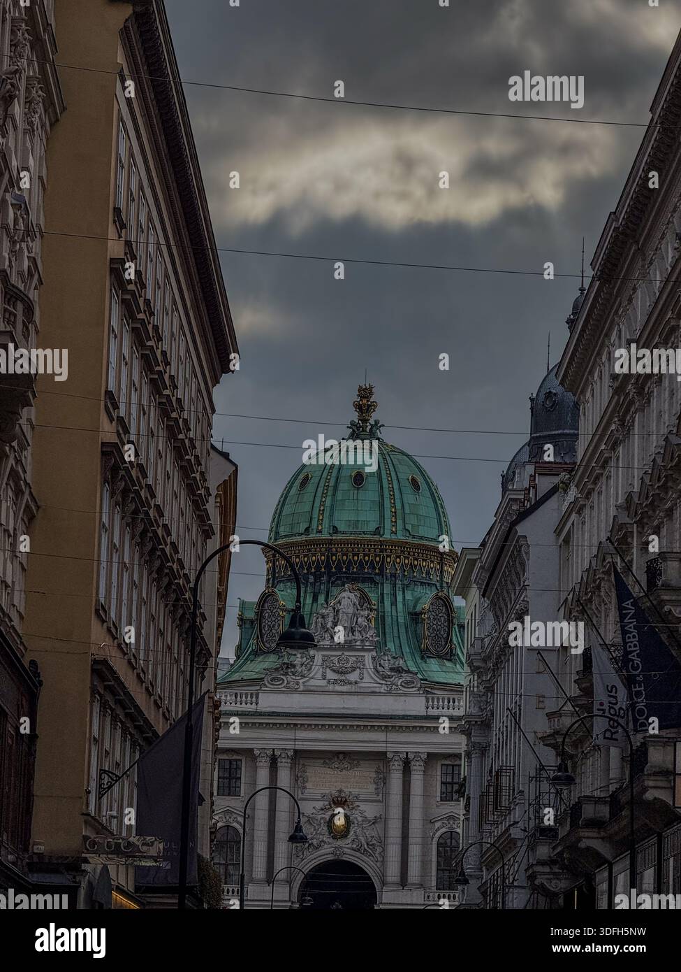 Himmel, Schlösser und europäische Architektur (Wien, Österreich) Schloss Hofburg - Smartphone-aufgenommenes Stockfoto