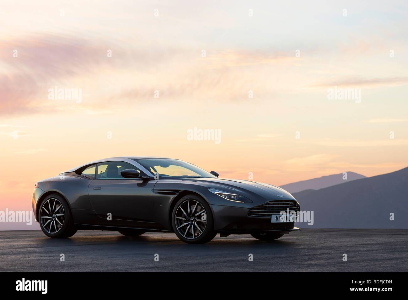 Britischer Sportwagen bei Sonnenaufgang Stockfoto