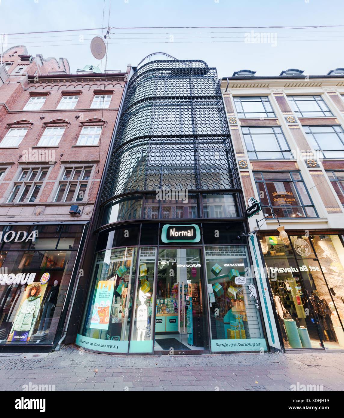 Kopenhagen, Dänemark - Renovierung/Straßenfassade mit gemischter Nutzung durch ZESO Architects Stockfoto