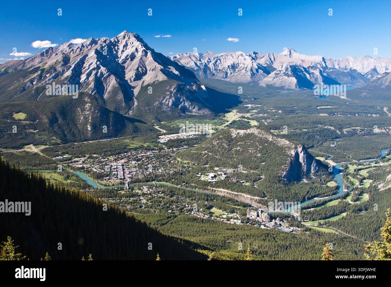 Kanada - Alberta - wunderschöne Stadt Banff und der umliegende Banff Nationalpark, Tal und Berge Stockfoto