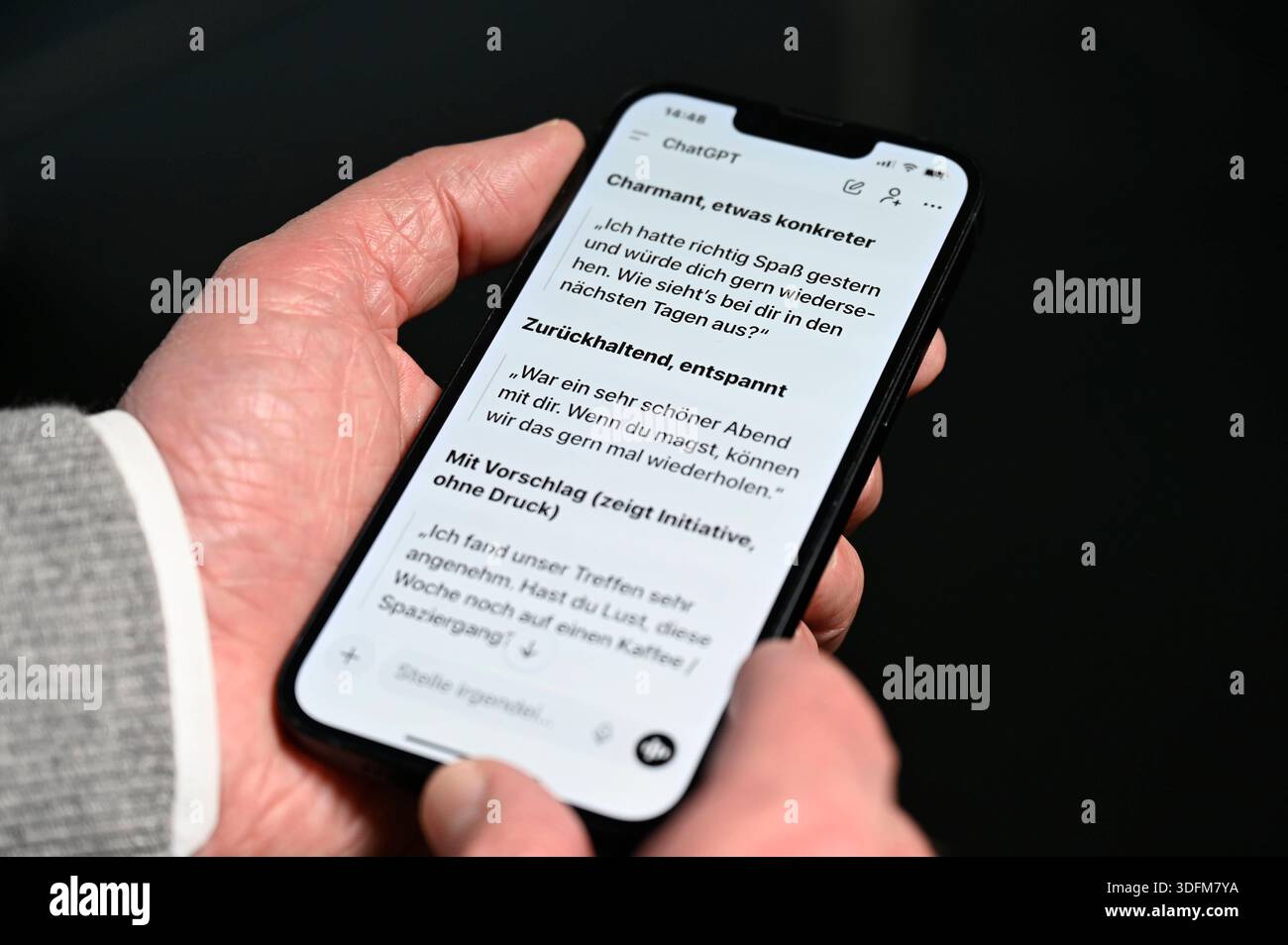 ChatGPT Unterhaltung auf einem Smartphone Themenfoto vom 08.01.2026. NUR REDAKTIONELLE VERWENDUNG *** ChatGPT-Konversation auf einem Smartphone Themenfoto vom 08 01 2026 NUR REDAKTIONELLE VERWENDUNG Copyright: epd-bild/HeikexLyding  DSC0464 Stockfoto