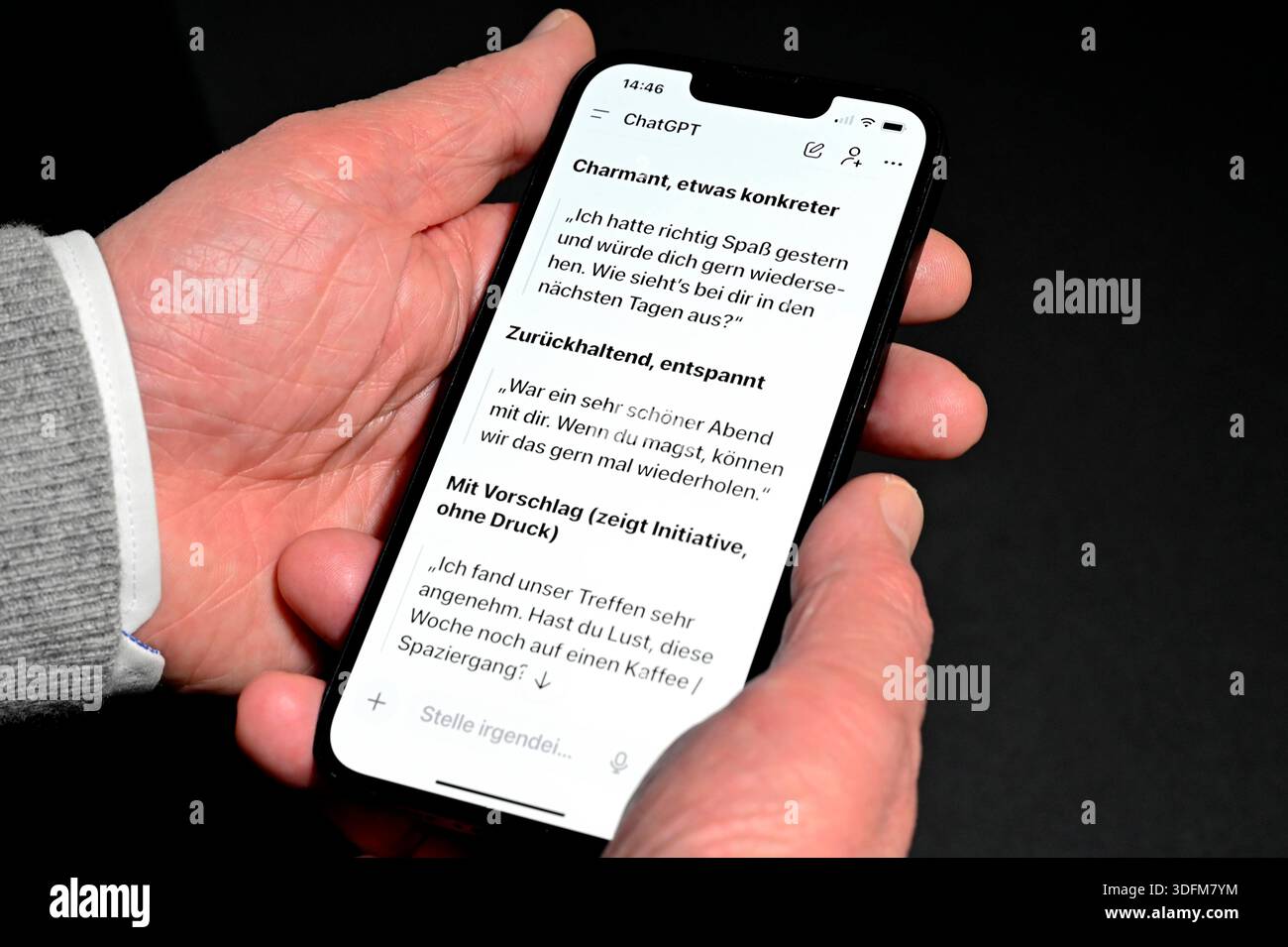 ChatGPT Unterhaltung auf einem Smartphone Themenfoto vom 08.01.2026. NUR REDAKTIONELLE VERWENDUNG *** ChatGPT-Konversation auf einem Smartphone Themenfoto vom 08 01 2026 NUR REDAKTIONELLE VERWENDUNG Copyright: epd-bild/HeikexLyding  DSC0454 Stockfoto