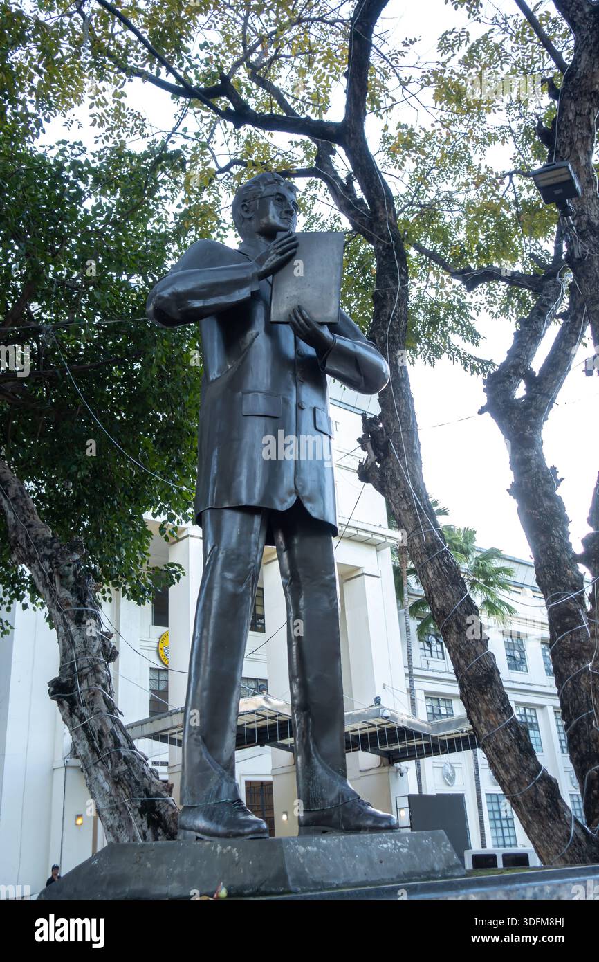 Statue von Vicente Rama, einem philippinischen Politiker, der als „Vater der Cebu City Charter“ bekannt ist. Stockfoto