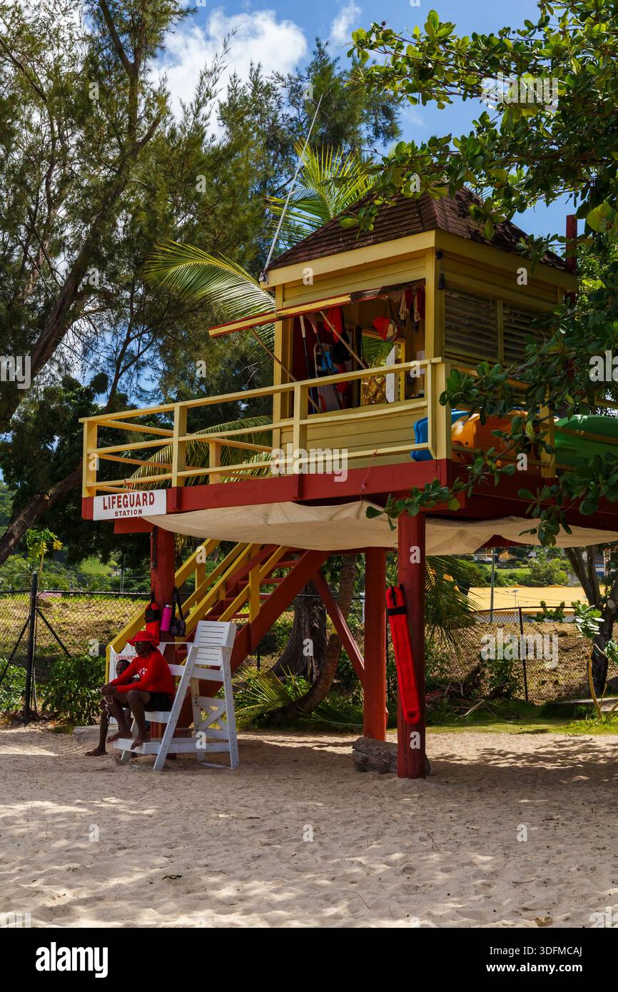 Die Rettungsschwimmer wachen am Rettungsschwimmer Station am Grand Anse Beach, Grenada, Windward Islands, Windward Islands, Caribbean Island Stockfoto