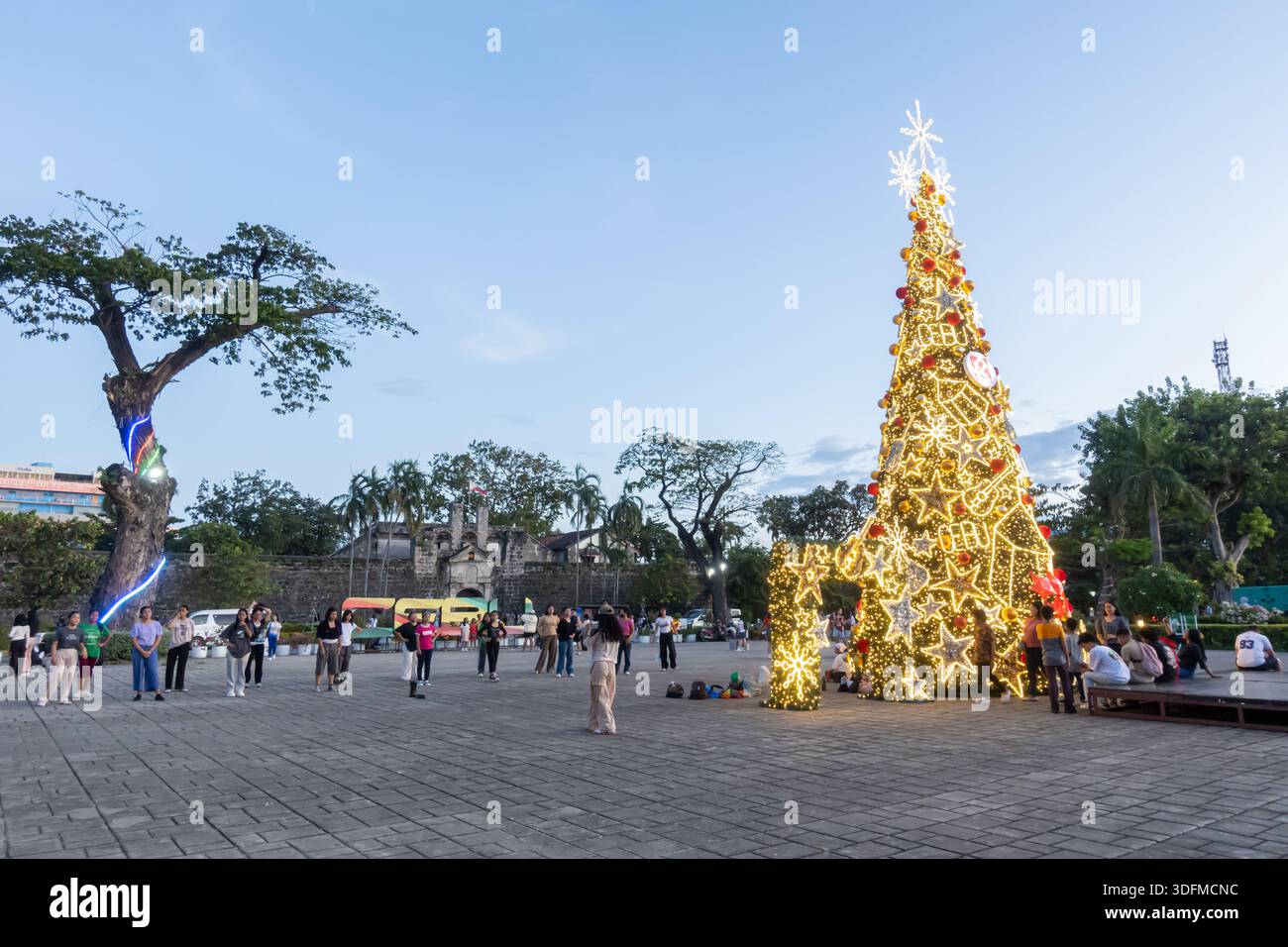 Jährliche Weihnachtsbeleuchtung am Fuente Osmeña Circle in Cebu City, Philippinen. Stockfoto