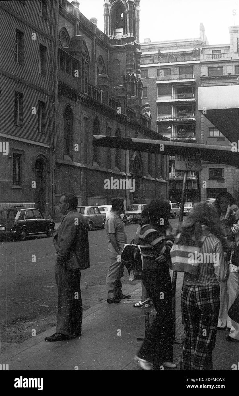 Bilbao, Spanien, - 15. September 1972: Blick auf die Iglesia del Sagrado Corazón und das Metallurgische Unternehmen S.A. Echevarría Stockfoto
