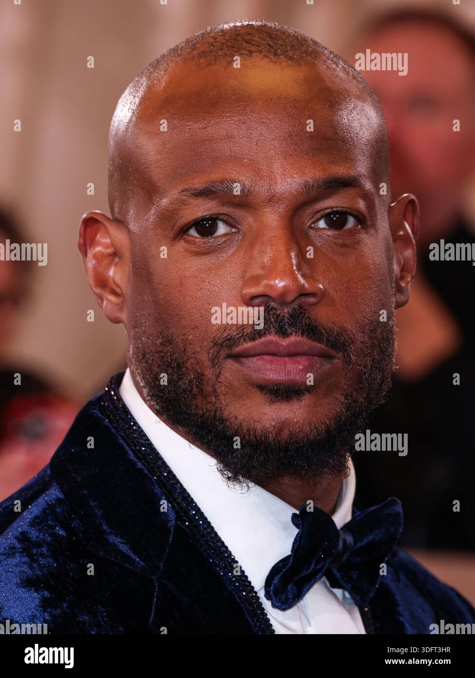 BEVERLY HILLS, LOS ANGELES, KALIFORNIEN, USA - 11. JANUAR: Marlon Wayans kommt zu den 83. Jährlichen Golden Globe Awards, die am 11. Januar 2026 im Beverly Hilton Hotel in Beverly Hills, Los Angeles, Kalifornien, USA, stattfinden. (Foto: Xavier Collin/Image Press Agency) Stockfoto