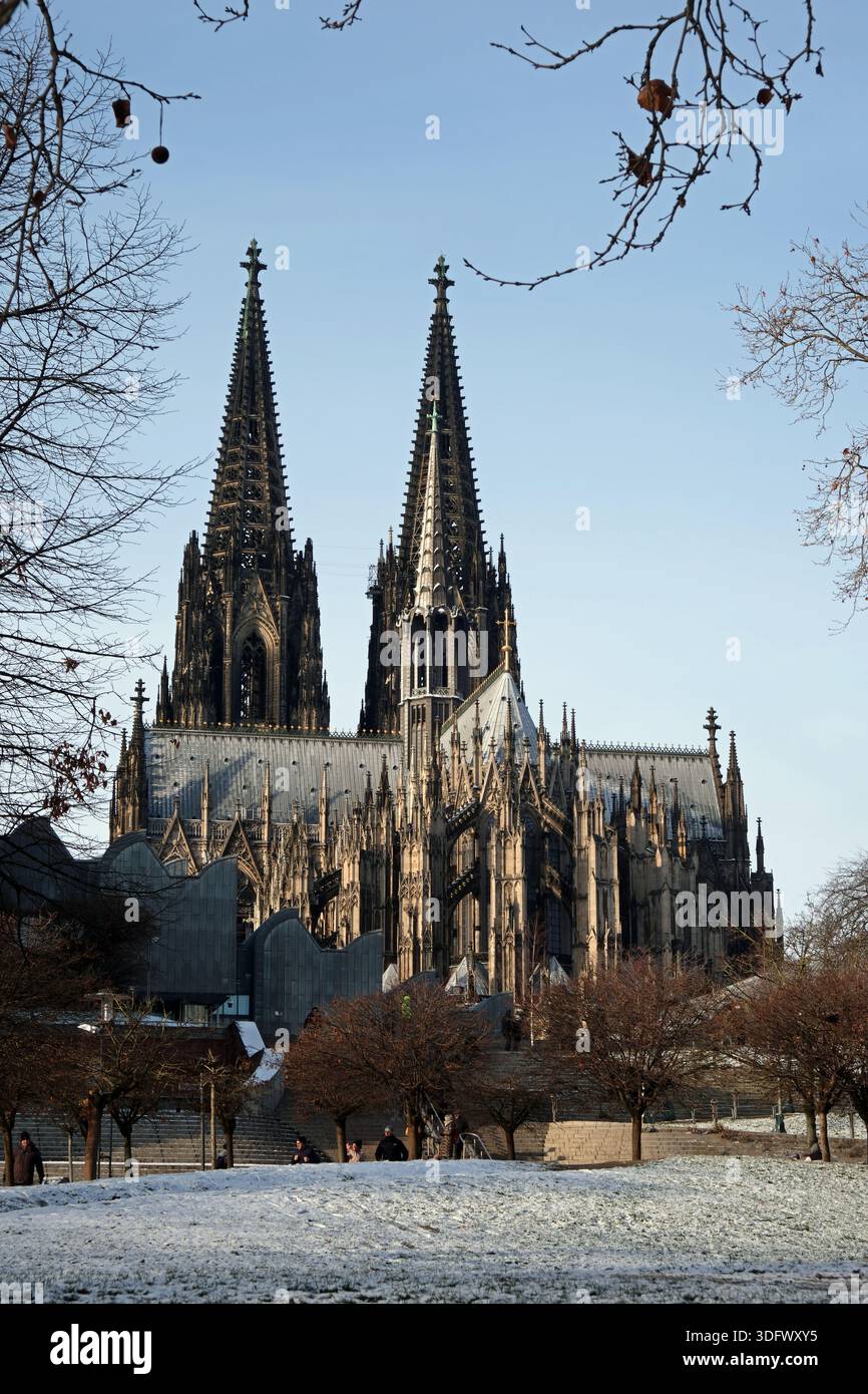 Dom St. Peter hohe Domkirche zu Köln Kölner Dom - Kölner Dom leicht verschneit - Deutschland Stockfoto