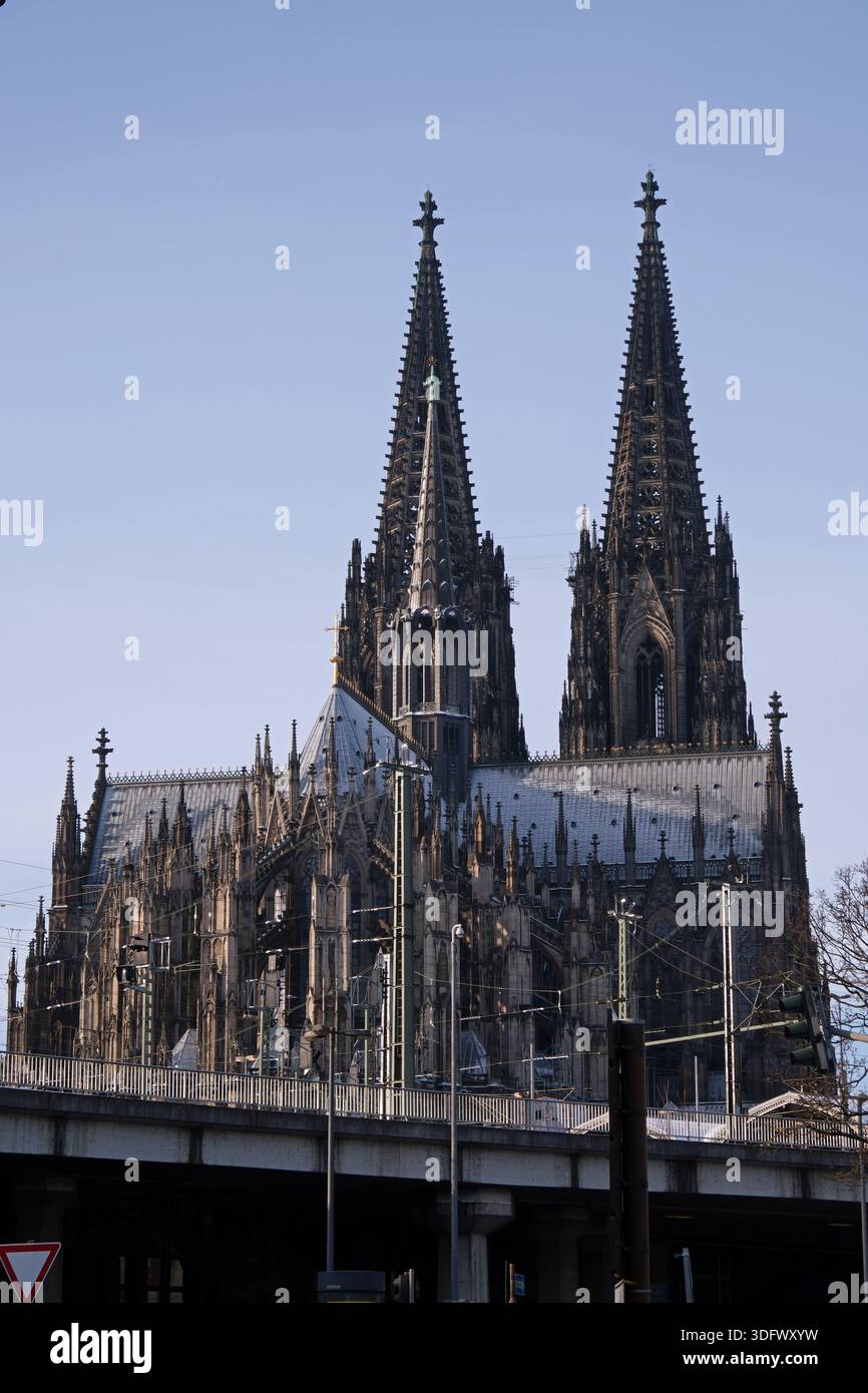 Dom St. Peter hohe Domkirche zu Köln Kölner Dom - Kölner Dom leicht verschneit - Deutschland Stockfoto