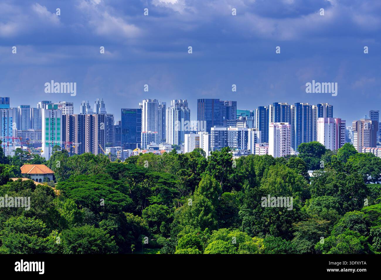 Skyline mit hoch aufragenden Bürogebäuden, Hotels und Wolkenkratzern mit Wohnungen und Wohnungen in der Stadt Singapur, Südostasien Stockfoto