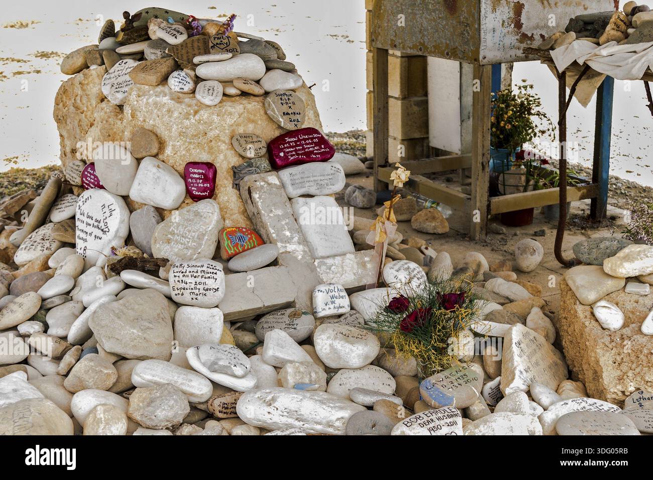 Memorial Stones Coral Bay Zypern Stockfoto