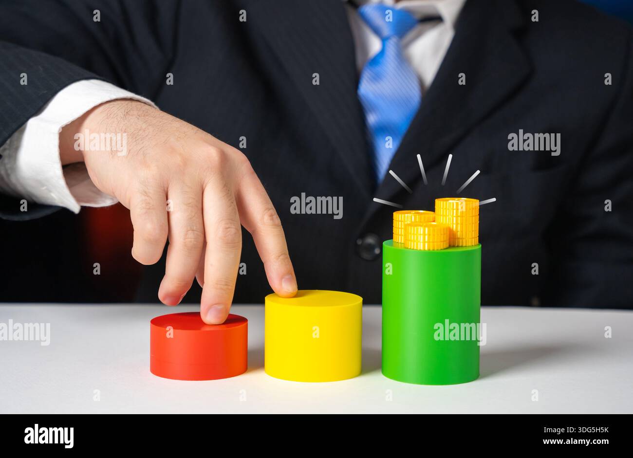 Schließen Sie Meilensteine ab, um Prämien zu sammeln und zu zahlen. Werbeaktionen am Arbeitsplatz durchführen. Karrierewachstumsstrategie, Leistungsziele und Motivationssysteme. Professiona Stockfoto