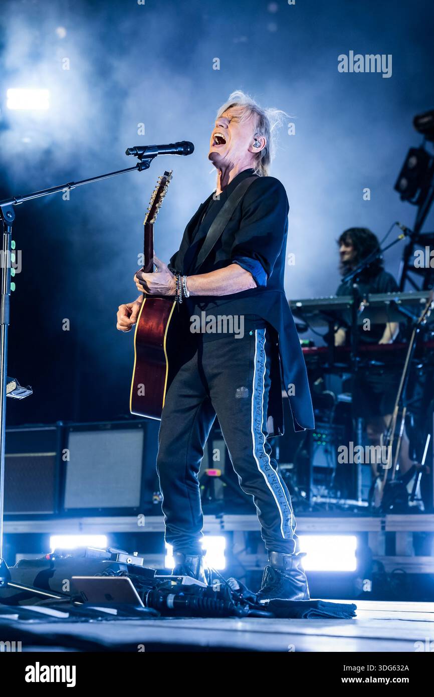 Jean Louis Aubert trat am 23. Juli 2025 beim Paleo Festival Nyon in Nyon auf. Foto: Loona/ABACAPRESS.COM Stockfoto