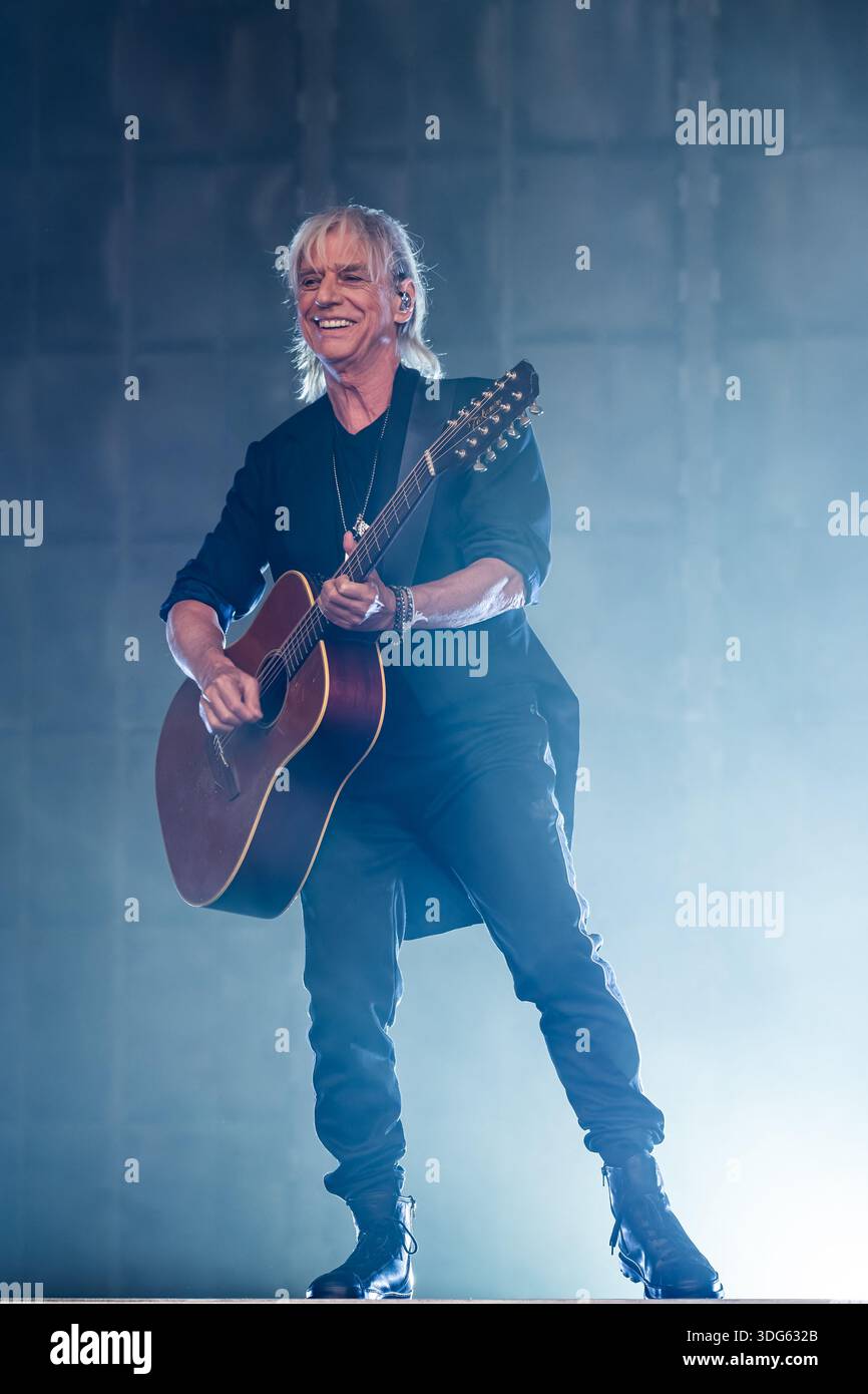Jean Louis Aubert trat am 23. Juli 2025 beim Paleo Festival Nyon in Nyon auf. Foto: Loona/ABACAPRESS.COM Stockfoto