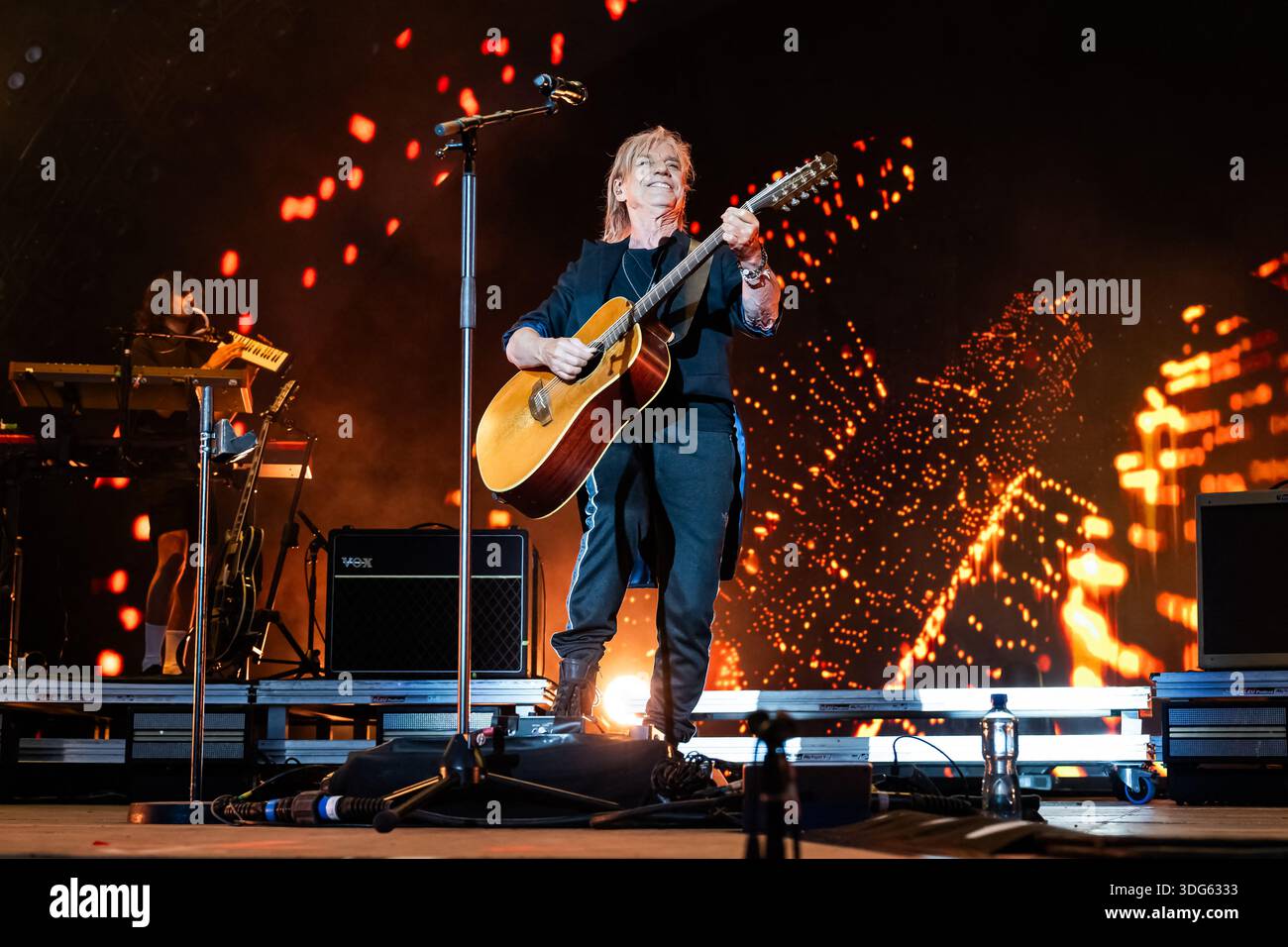 Jean Louis Aubert trat am 23. Juli 2025 beim Paleo Festival Nyon in Nyon auf. Foto: Loona/ABACAPRESS.COM Stockfoto