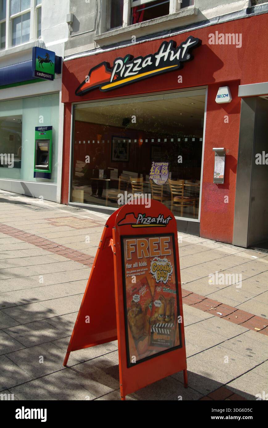Pizza Hut Fast Food-Händler. - Derby - England, Vereinigtes Königreich : Mai 2005 Stockfoto