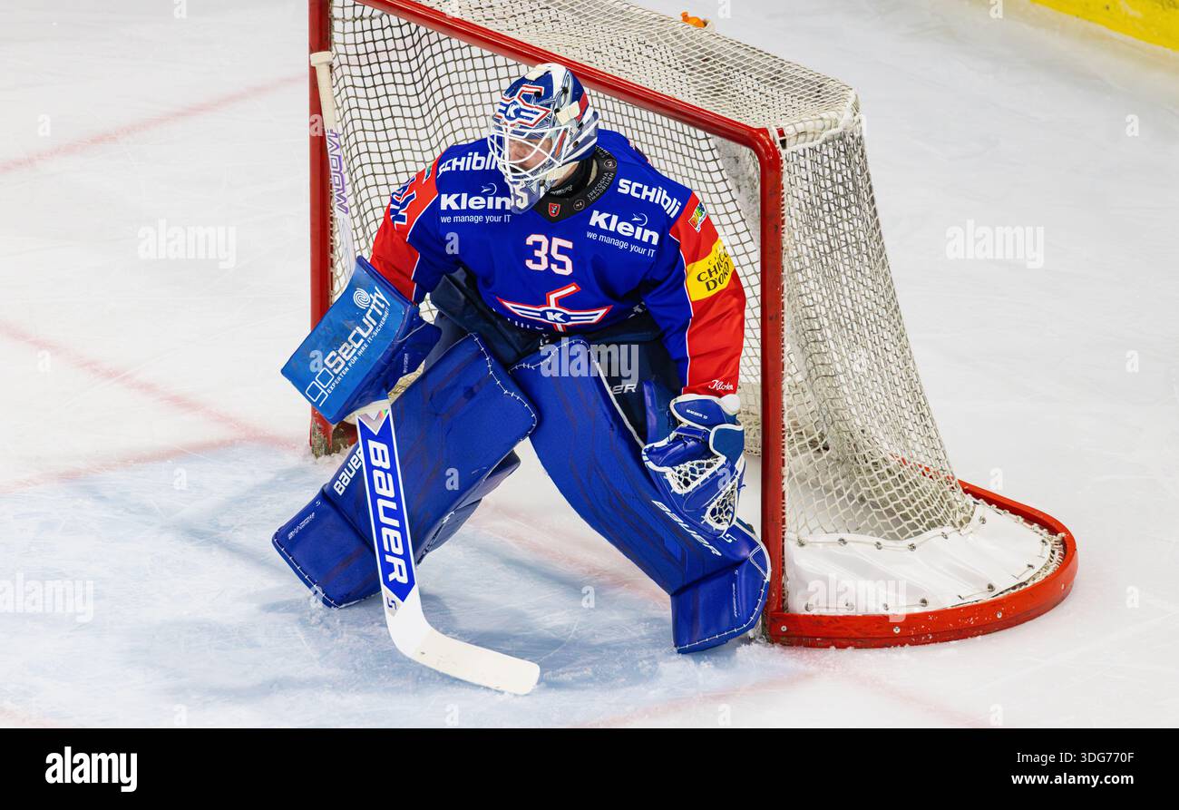 Kloten, Schweiz, 21. November 2025: #35 Ludovic Waeber, Torhüter EHC Kloten. (Foto: Andreas Haas/dieBildmanufaktur) Stockfoto
