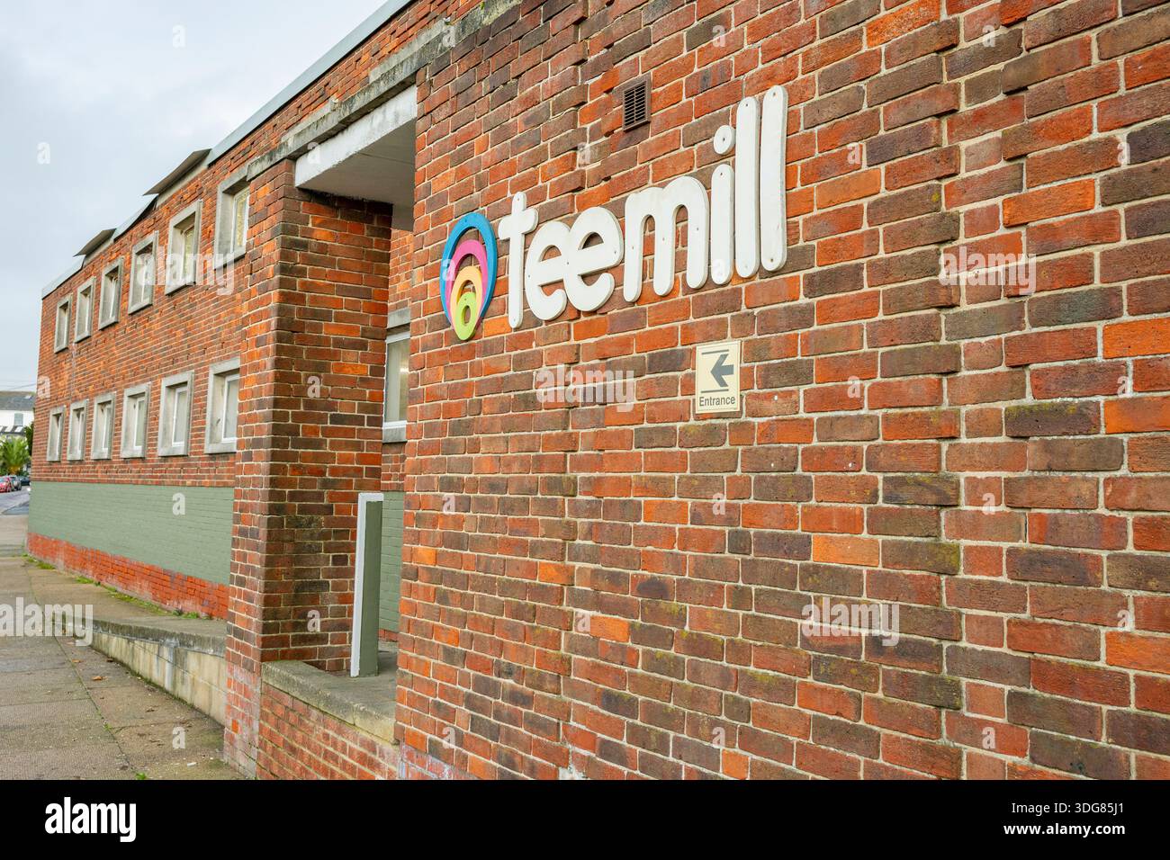 Hauptsitz und Lager von Teemill in East Cowes, Isle of Wight, Großbritannien. Nachhaltiger Print-on-Demand-Anbieter von Marken für Unternehmen und Wohltätigkeitsorganisationen. Stockfoto