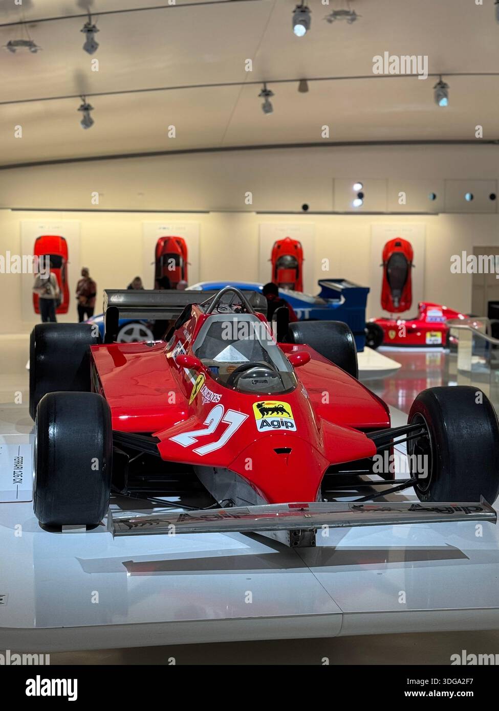 Historischer Ferrari Formel 1-Rennwagen im Ferrari Museum in Modena, Italien, mit klassischer italienischer Motorsporttechnik und heritag Stockfoto