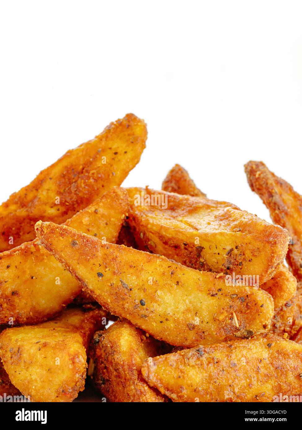 Gebratene Kartoffeln mit Gewürzen und Salz Stockfoto