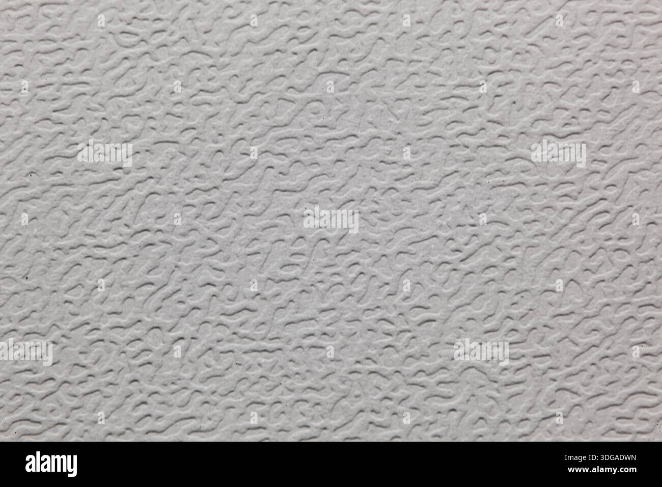 Makroaufnahme von schwerem Papier mit ausgeprägtem geprägtem Relief. Sauberer, weißer, strukturierter Hintergrund für digitale Malerei, Kalligraphie, Scrapbooking Stockfoto