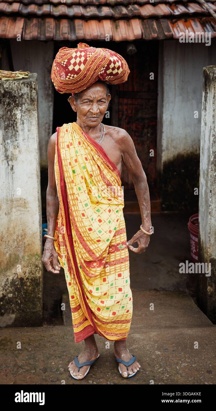 Porträt einer älteren Frau aus den Stammesgebieten von Odisha, Indien Stockfoto
