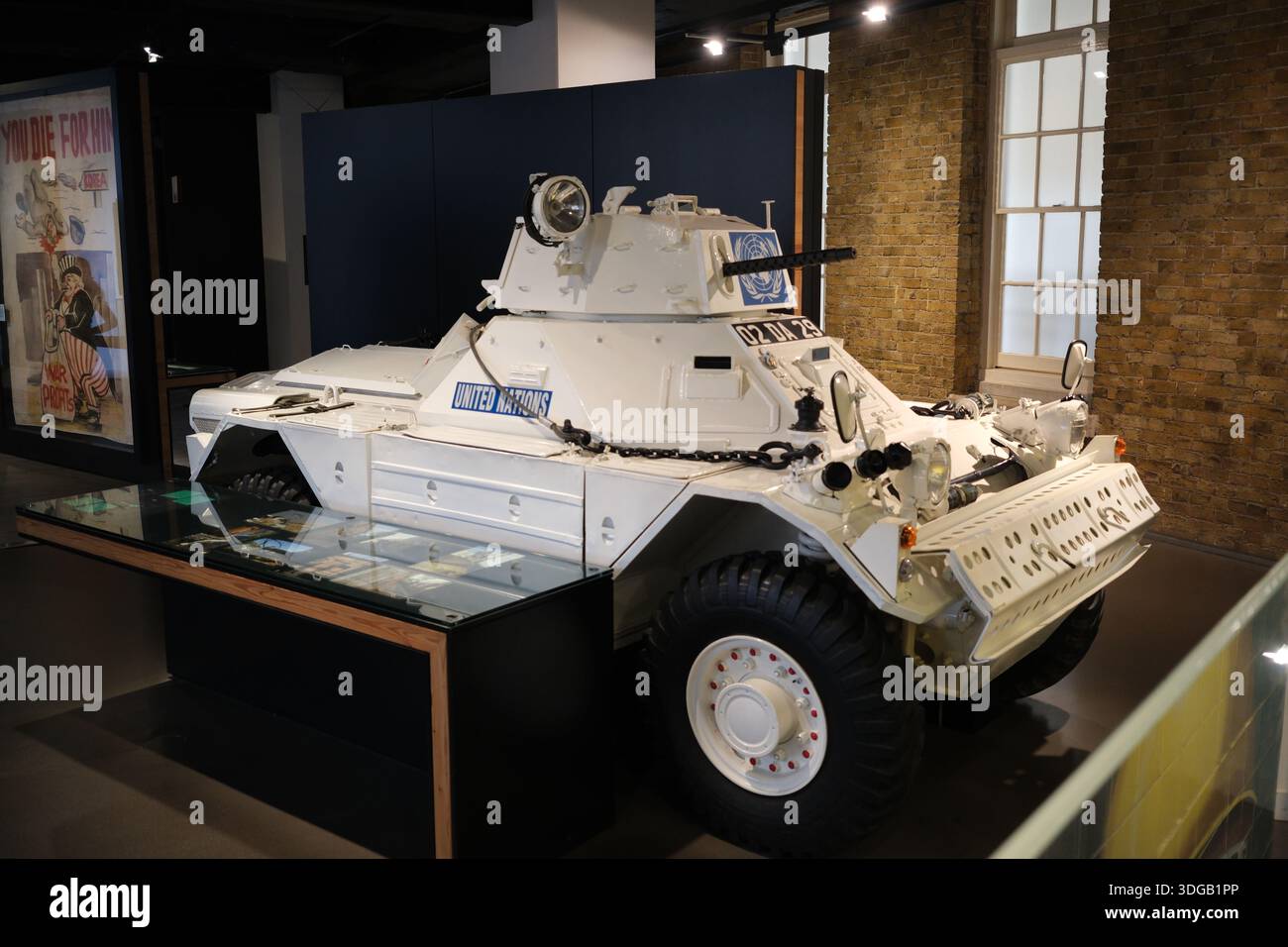 Ein Aufklärungswagen der britischen Armee im Imperial war Museum in London, ein gepanzertes Aufklärungsfahrzeug, das mit Zypern verbunden ist. Stockfoto