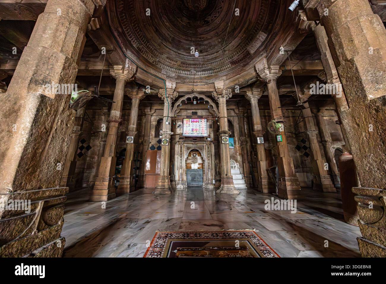 Jama Masjid (Moschee), Mihrab im Gebetssaal, Kuppeldecke, Ahmedabad, Gujarat, Indien, Südasien, Asien Stockfoto
