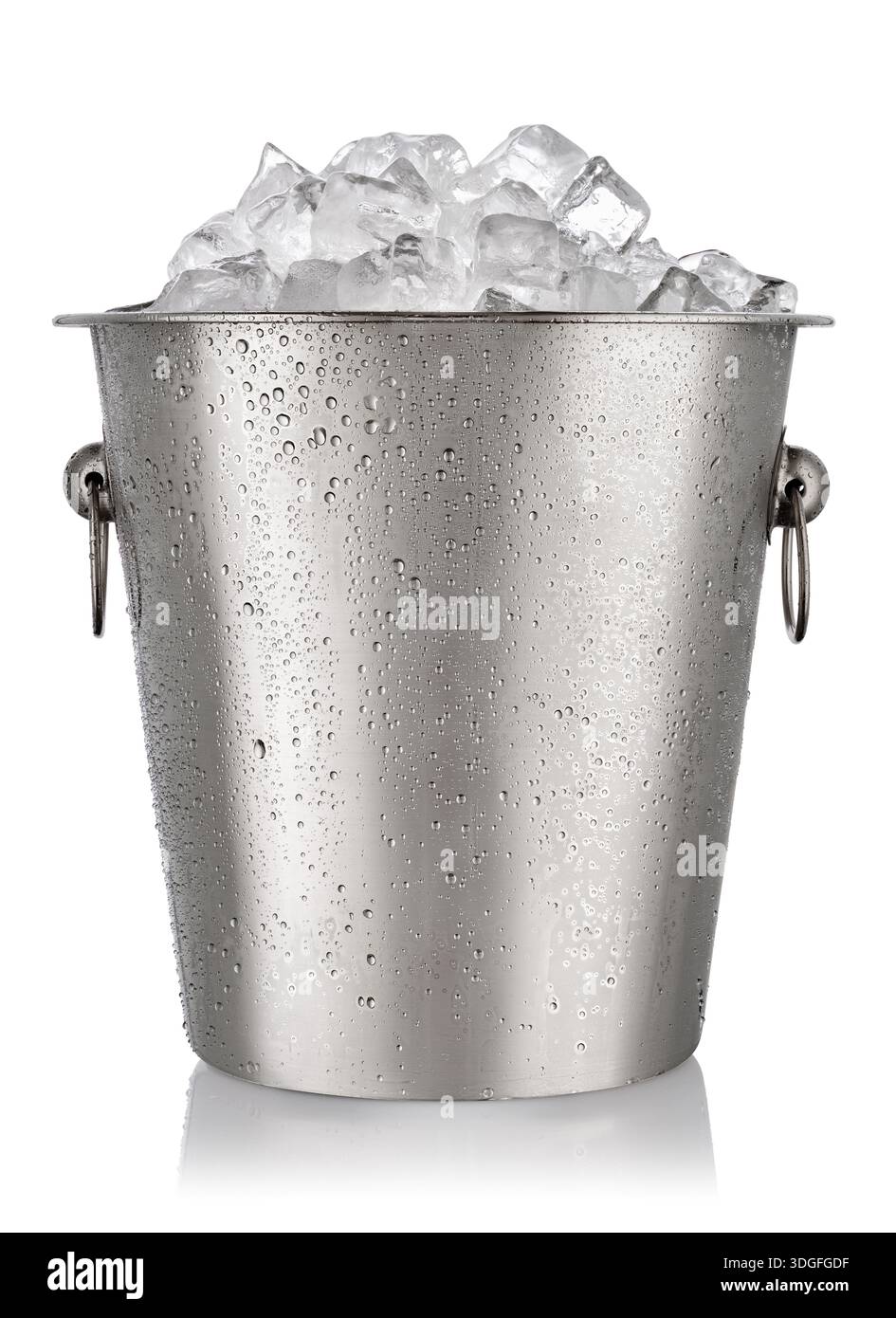 Sektkübel mit Eis auf weißem Hintergrund Stockfoto