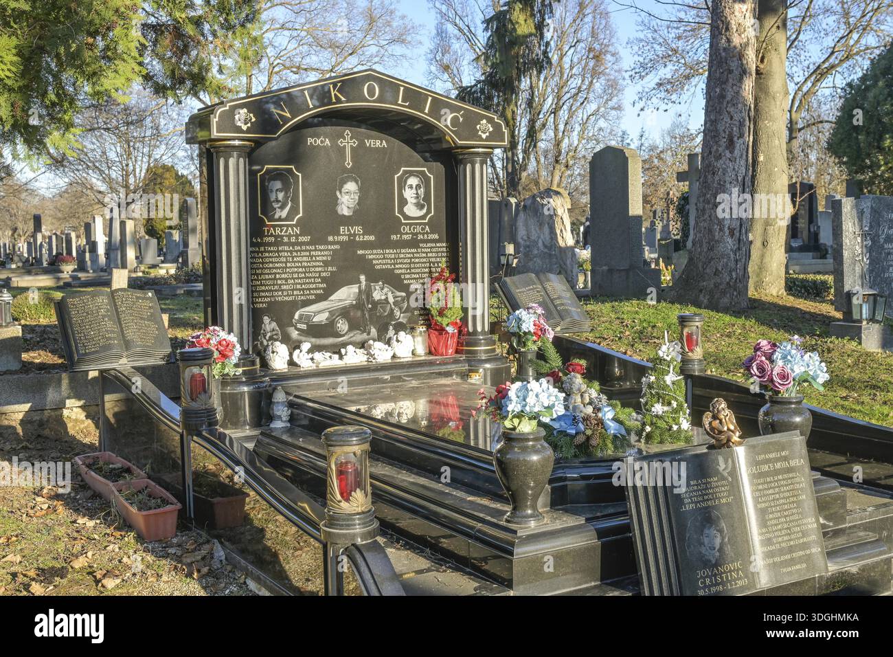 Grabstätte Tarzan, Elvis, Olgica und Vera Nikolic, Zentralfriedhof, Wien, Österreich Stockfoto