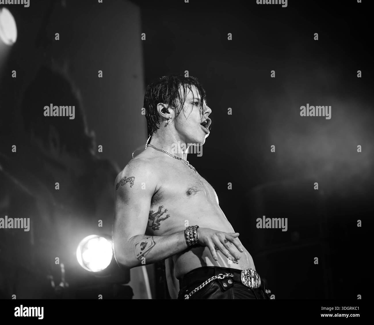 Yungblud tritt während eines Konzerts live auf der Bühne auf. Foto von Mariana Gomez Torres. Stockfoto