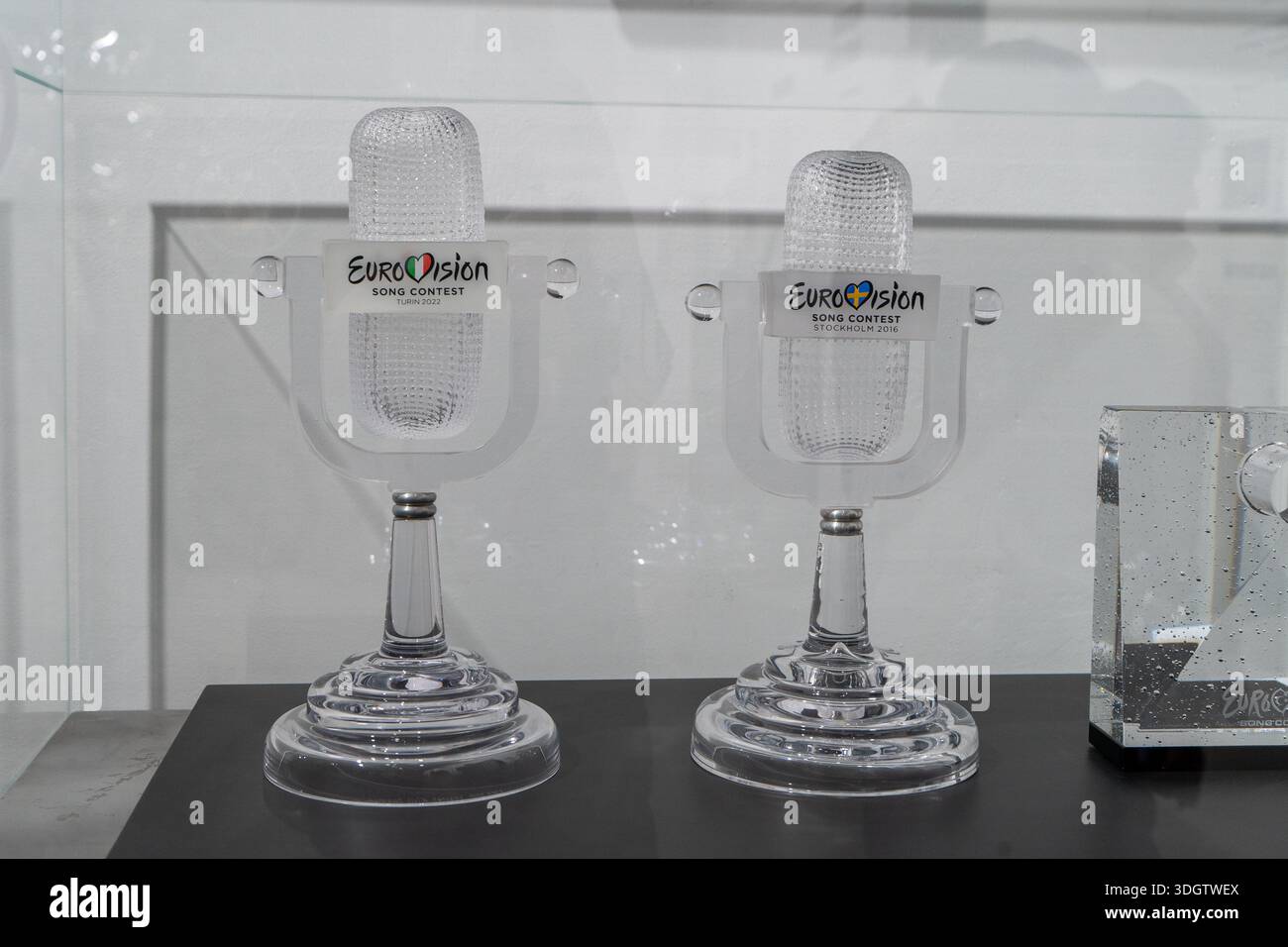 Die Eurovision Statuette ist ein Preis für den Gewinn eines Musikwettbewerbs. Kiew, Ukraine - 6. Januar 2026 Stockfoto