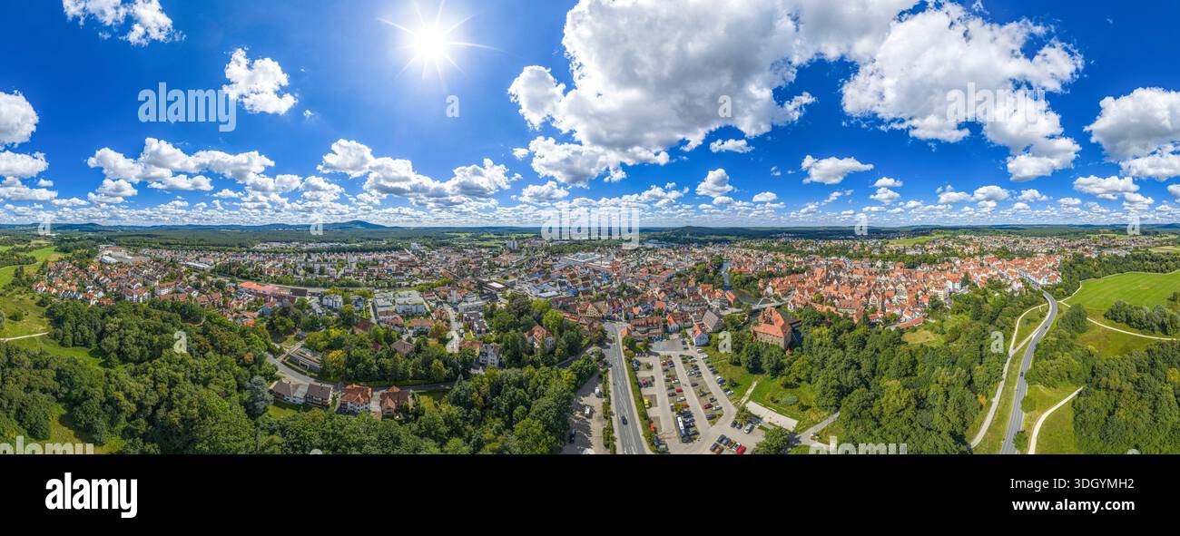 Ein Blick aus der Vogelperspektive auf das sommerliche Pegnitztal rund um die Stadt Lauf in der Region Nürnberg in Mittelfranken Stockfoto